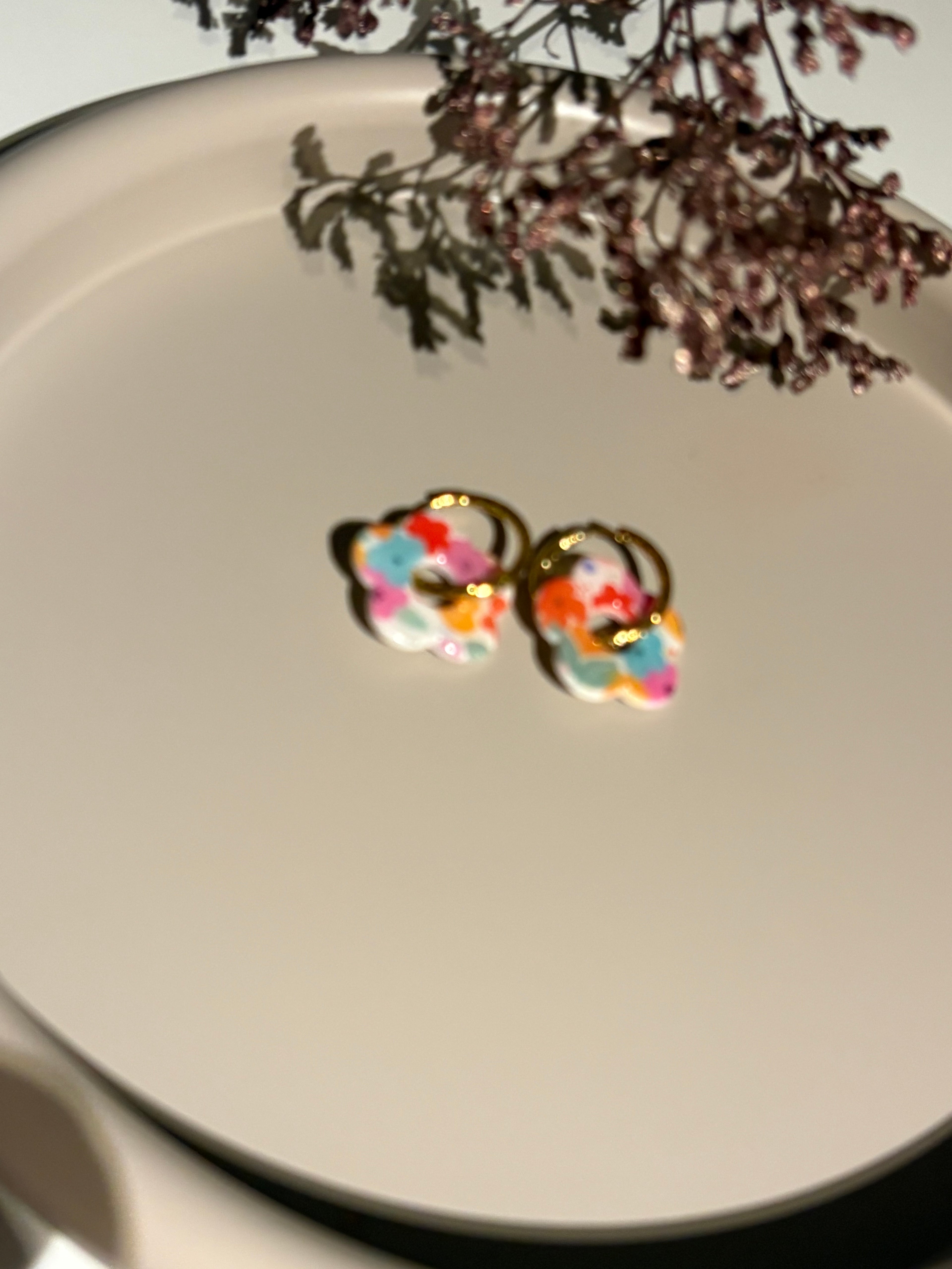 Boucles d’oreilles œuvre d’art fleur 5 pétales de avec créoles