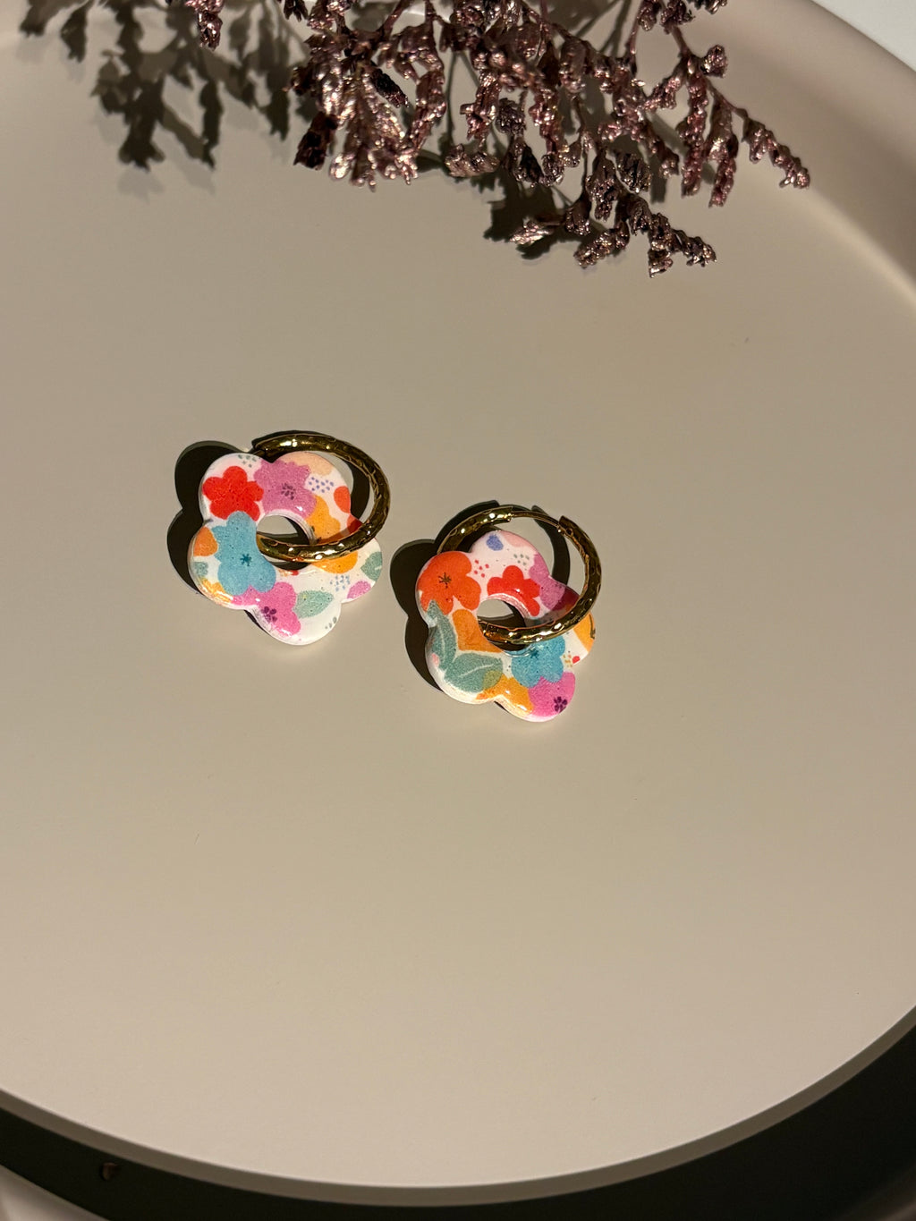 Boucles d’oreilles œuvre d’art fleur 5 pétales de avec créoles